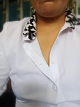 Lindagirlcum online show from April 21, 2026, 4:13 pm