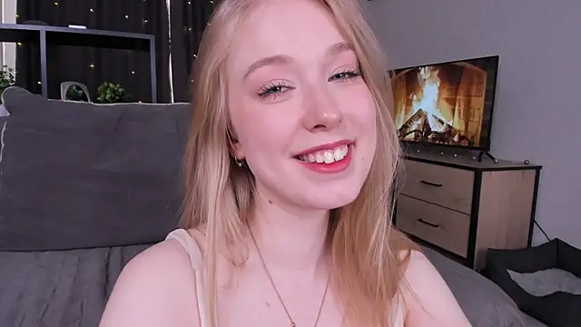 AmyLouWood online show from June 3, 2026, 2:33 pm