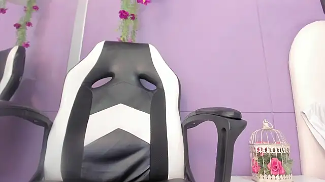 Snapshot of luna_bradley_ chatting on February 24, 2026, 12:28 pm luna bradley online show from February 24, 2026, 12:28 pm