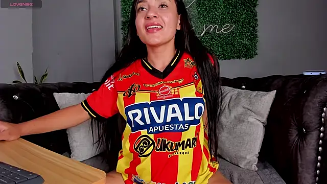 Snapshot of danielebeck chatting on February 19, 2026, 7:11 pm danielebeck online show from February 19, 2026, 7:11 pm