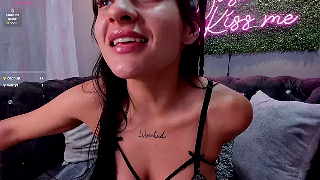 Snapshot of danielebeck chatting on February 27, 2026, 10:20 pm danielebeck online show from February 27, 2026, 10:20 pm