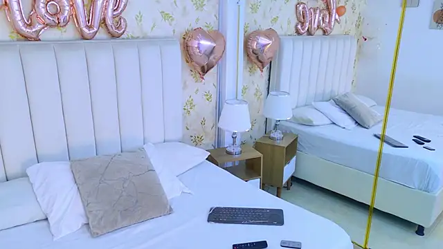 Snapshot of Mia_Reize chatting on February 16, 2026, 12:26 pm Mia Reize online show from February 16, 2026, 12:26 pm