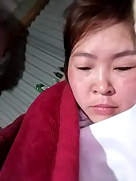 Yiyoongg online show from February 15, 2026, 11:25 pm