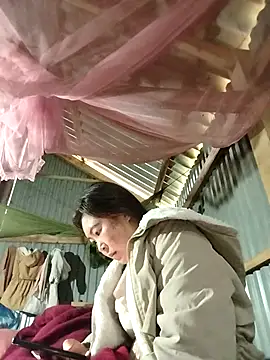 Yiyoongg online show from February 9, 2026, 1:14 am