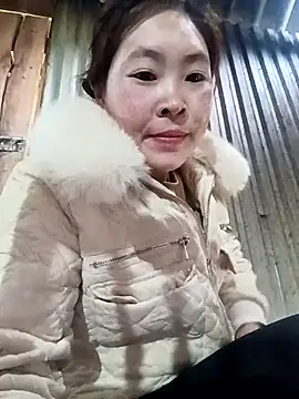 Yiyoongg online show from February 20, 2026, 8:16 am