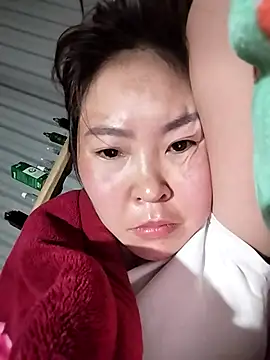 Yiyoongg online show from February 28, 2026, 11:04 pm