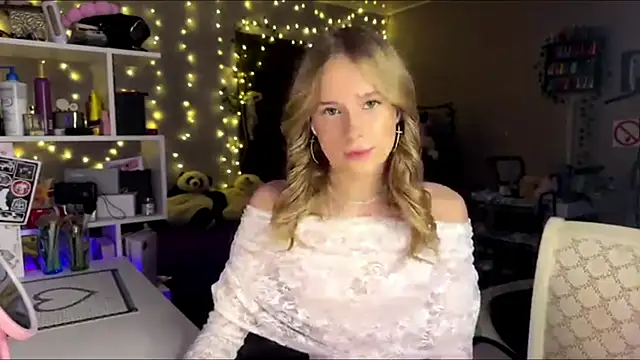 Snapshot of amily_sunray chatting on February 14, 2026, 1:22 pm amily sunray online show from February 14, 2026, 1:22 pm