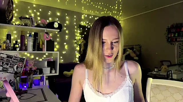 Snapshot of amily_sunray chatting on February 22, 2026, 3:35 pm amily sunray online show from February 22, 2026, 3:35 pm