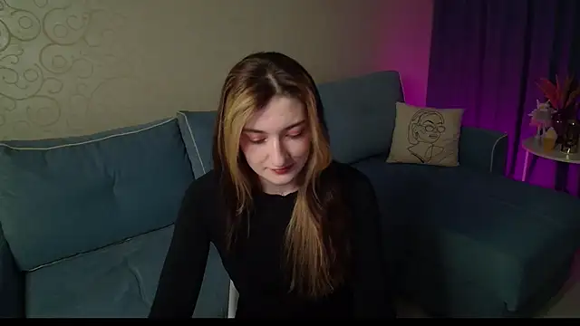 RosieGloom online show from February 15, 2026, 6:07 pm