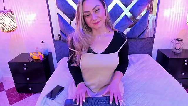 annie vega17  online show from March 13, 2026, 1:27 pm