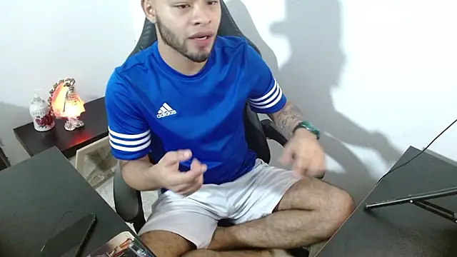 Xanderstone00 online show from February 10, 2026, 4:17 pm