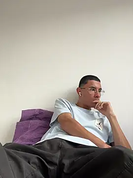 Snapshot of -ShaiN chatting on February 17, 2026, 7:55 pm -ShaiN online show from February 17, 2026, 7:55 pm