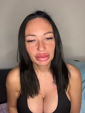 SaraHotDiamond xoxo online show from March 22, 2026, 7:59 pm