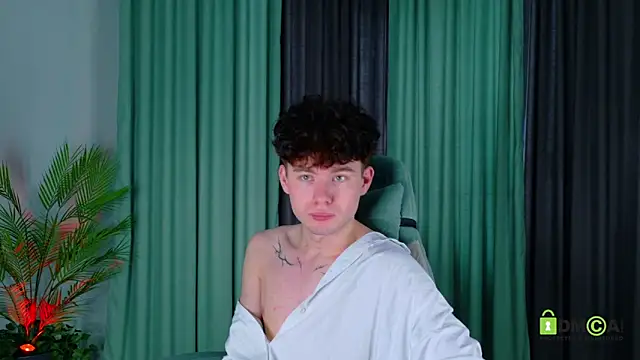 moon Gloww online show from March 27, 2026, 1:47 am