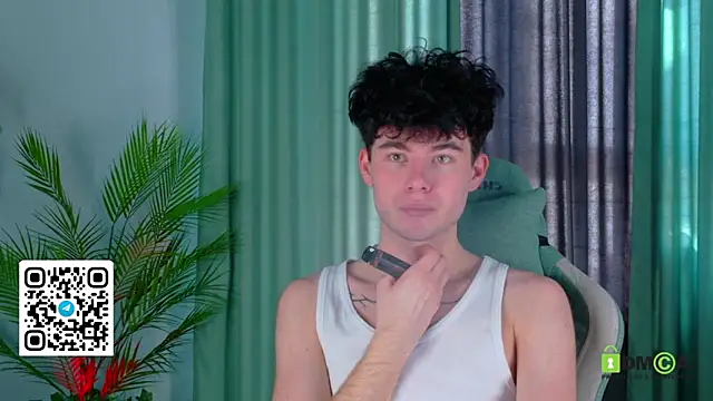 moon Gloww online show from April 2, 2026, 2:41 am