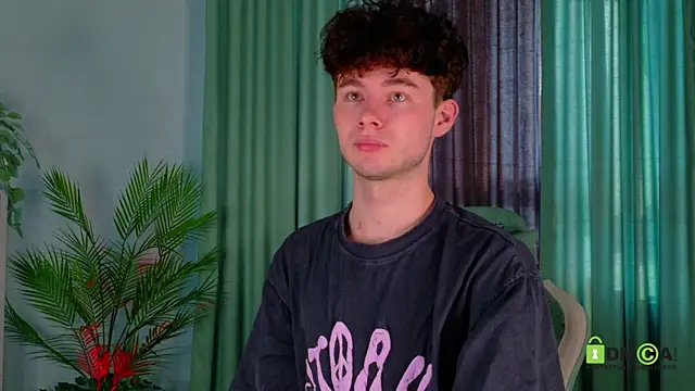 moon Gloww online show from March 25, 2026, 1:39 am