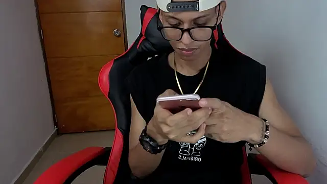 Snapshot of Niklausxxx chatting on March 3, 2026, 4:41 am Niklausxxx online show from March 3, 2026, 4:41 am