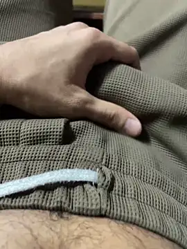 hassuniii online show from April 3, 2026, 9:32 pm