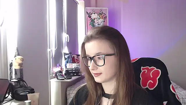 LunaXcherry online show from April 19, 2026, 11:11 am