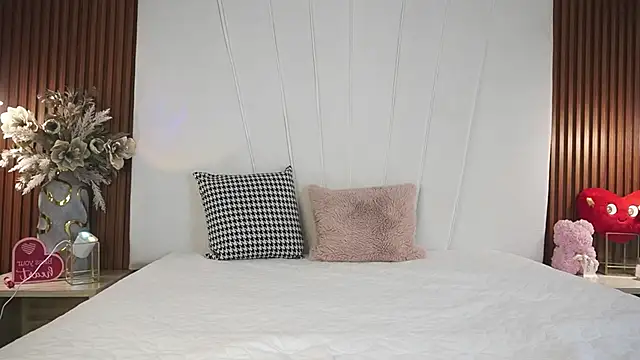 ZoeFantasyx online show from February 15, 2026, 7:24 pm