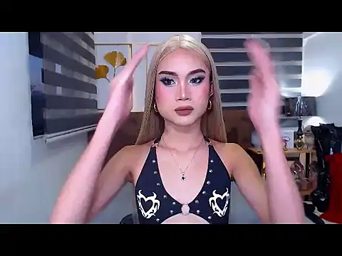 Snapshot of JuicyCockThea chatting on June 17, 2026, 10:25 am JuicyCockThea online show from June 17, 2026, 10:25 am