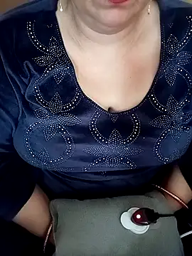 Snapshot of Simran_008 chatting on February 9, 2026, 7:06 am Simran 008 online show from February 9, 2026, 7:06 am