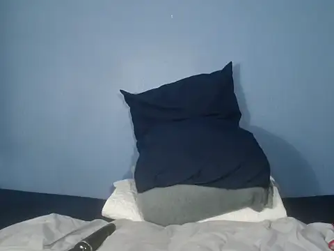 Sweet-Bella17 online show from March 5, 2026, 6:48 pm