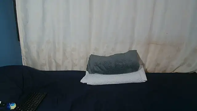 Snapshot of Sweet-Bella17 chatting on February 22, 2026, 6:31 pm Sweet-Bella17 online show from February 22, 2026, 6:31 pm