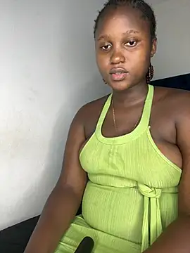 Snapshot of shyNia chatting on February 18, 2026, 3:52 pm shyNia online show from February 18, 2026, 3:52 pm