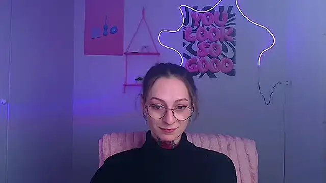 Esmi Winter online show from March 8, 2026, 6:28 am