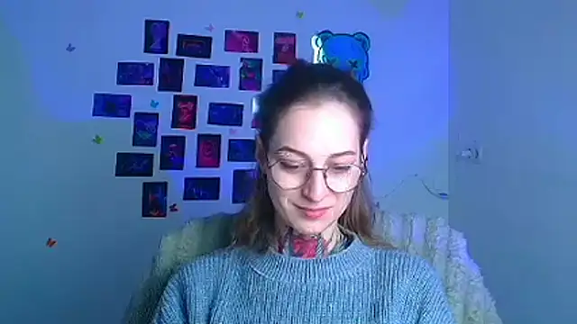 Snapshot of Esmi_Winter chatting on March 3, 2026, 6:20 am Esmi Winter online show from March 3, 2026, 6:20 am