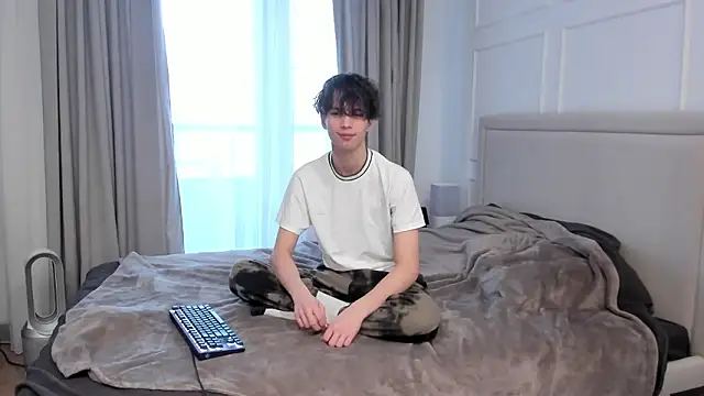 Snapshot of Ur_NextDoor_Boy chatting on March 2, 2026, 6:36 am Ur NextDoor Boy online show from March 2, 2026, 6:36 am