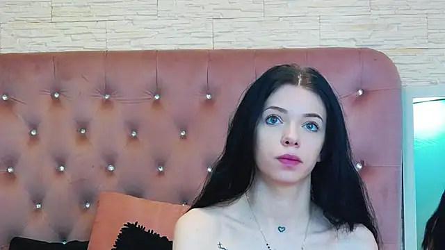 Snapshot of PeachyElla26 chatting on February 23, 2026, 8:37 am PeachyElla26 online show from February 23, 2026, 8:37 am