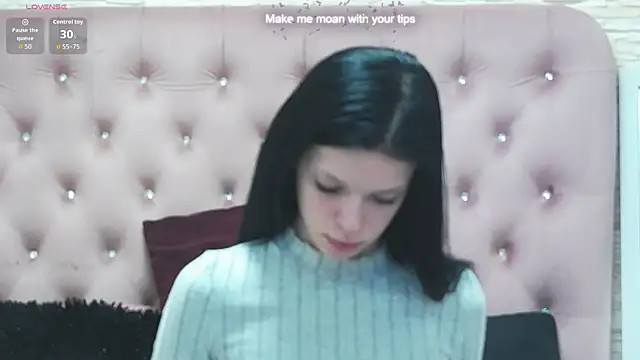 Snapshot of PeachyElla26 chatting on March 3, 2026, 1:29 pm PeachyElla26 online show from March 3, 2026, 1:29 pm