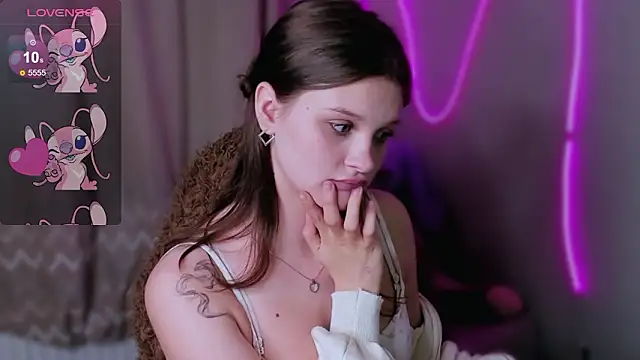 GoldeEva online show from February 24, 2026, 4:57 am