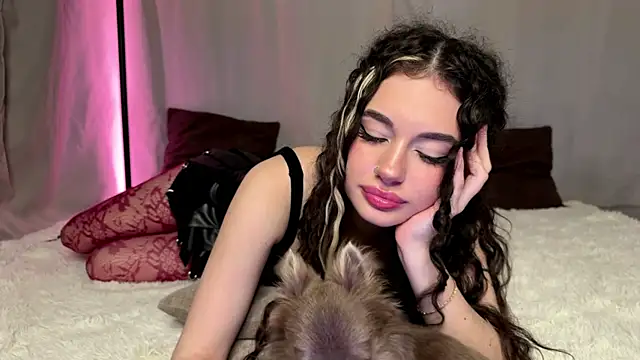 Moonfaairy online show from May 20, 2026, 5:21 pm