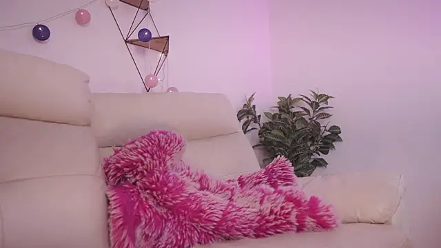 Shopie Colucci online show from March 10, 2026, 8:46 pm