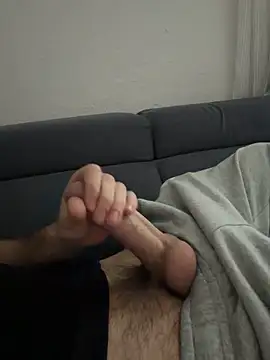 buyukyarak31 online show from April 17, 2026, 4:32 pm