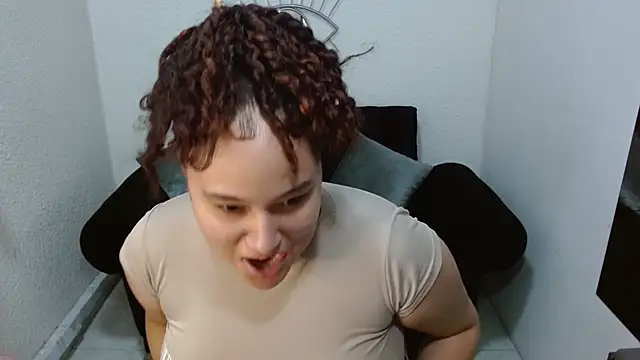 leilanewgirl online show from March 20, 2026, 12:39 pm