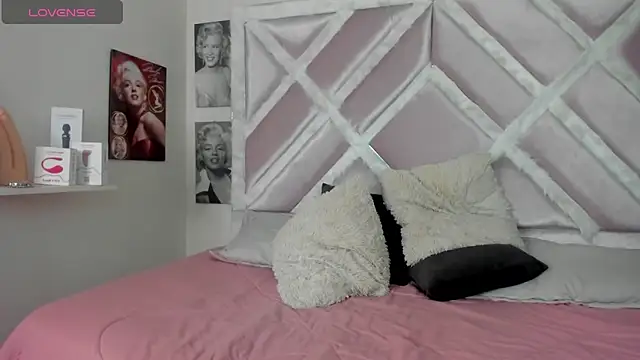 Snapshot of luxx_11 chatting on February 23, 2026, 12:50 pm luxx 11 online show from February 23, 2026, 12:50 pm