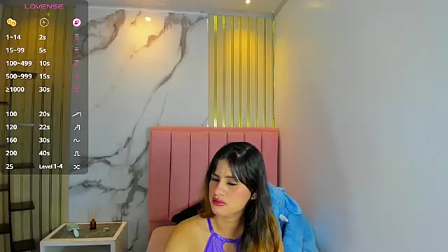 KAROLAGREY online show from July 8, 2026, 12:50 pm
