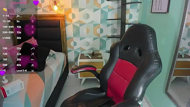 KAROLAGREY online show from June 6, 2026, 12:54 pm