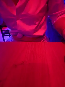 giloirinha5 online show from April 4, 2026, 1:45 am