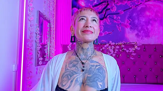 Everlyn sexx online show from February 18, 2026, 11:50 am