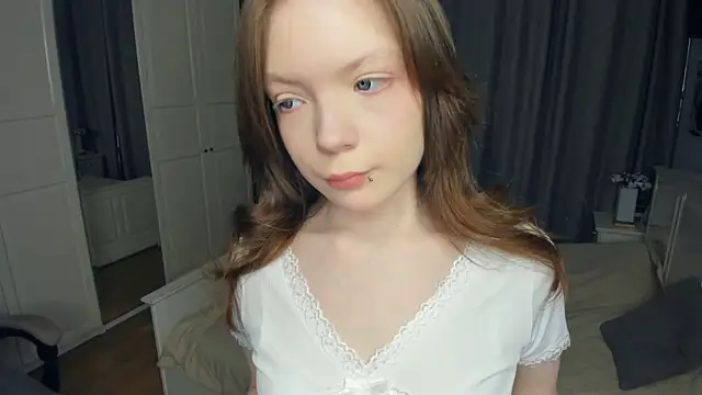 LavenderMitten online show from April 3, 2026, 5:47 am