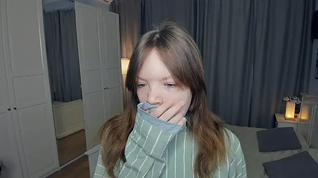 Snapshot of LavenderMitten chatting on February 23, 2026, 5:09 am LavenderMitten online show from February 23, 2026, 5:09 am