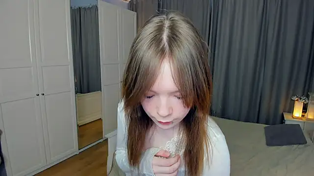 Snapshot of LavenderMitten chatting on February 20, 2026, 5:37 am LavenderMitten online show from February 20, 2026, 5:37 am