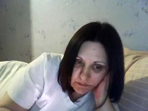 LockyCharm111 online show from April 5, 2026, 7:53 pm