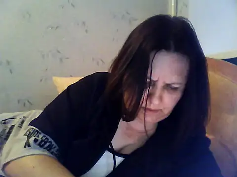 Snapshot of LockyCharm111 chatting on April 24, 2026, 5:26 pm LockyCharm111 online show from April 24, 2026, 5:26 pm