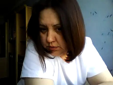 Snapshot of LockyCharm111 chatting on April 24, 2026, 5:20 am LockyCharm111 online show from April 24, 2026, 5:20 am